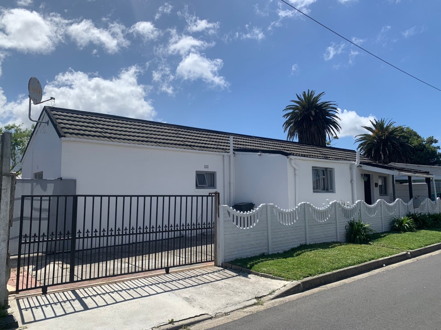 3 Bedroom Property for Sale in Lansdowne Western Cape